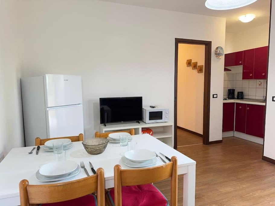 5' From Punta Gro Beach With Free Swimming Pool Сирмионе Экстерьер фото